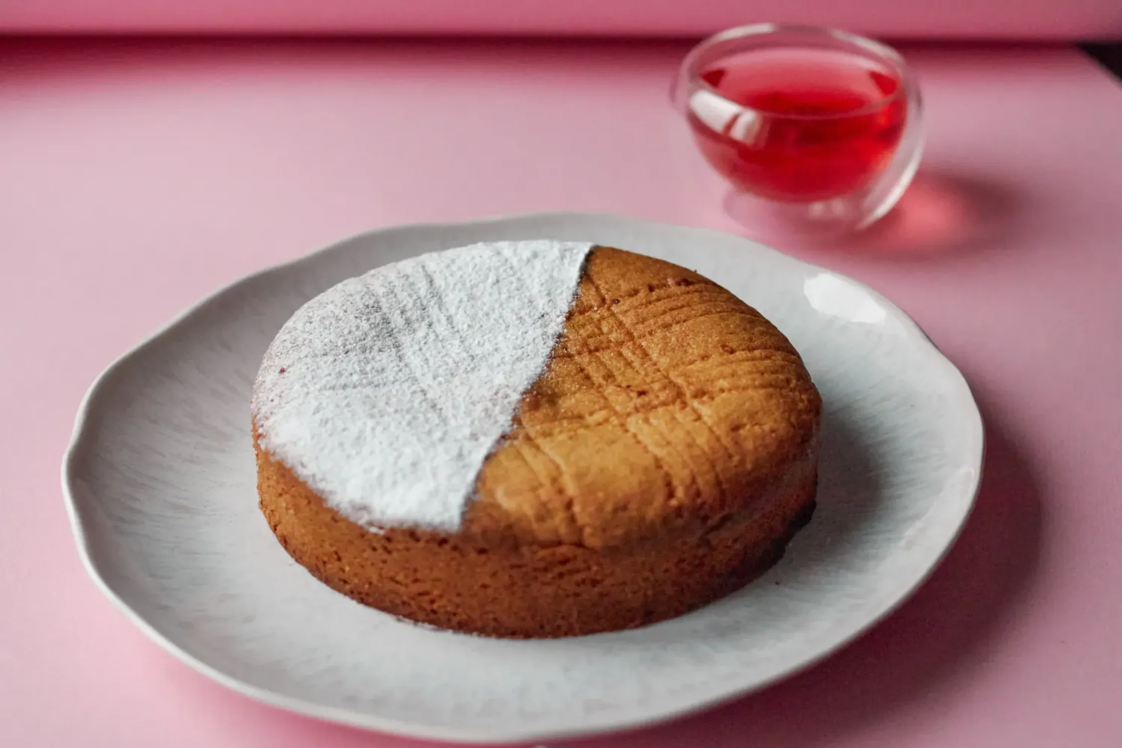 Пирог песочный с заварным кремом и вишней, 1 кг.